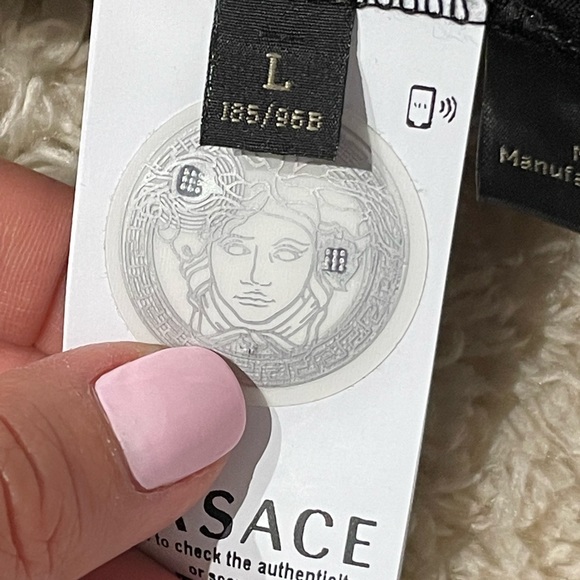 🚫SOLD🚫 VERSACE Mens Embellished Medusa Logo T-Shirt - Picture 8 of 9